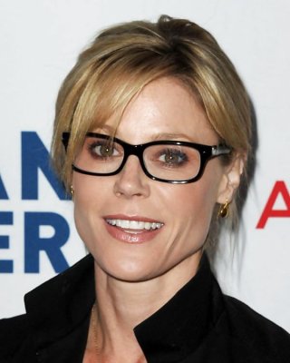 T.V. MILF's vol.1  Julie Bowen #39956111