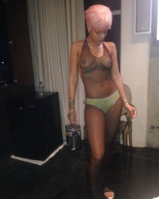 Neue Rihanna Nackt #29214405
