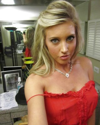 Samantha saint mit großen Titten macht Amateuraufnahmen von ihrem nackten Körper
 #55436092