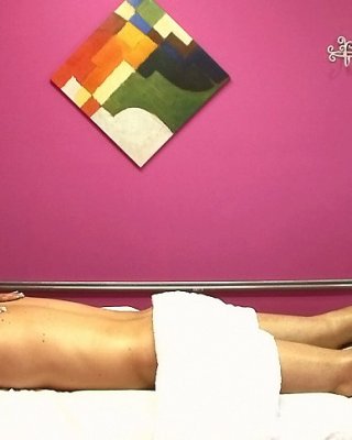 London Keys macht eine Massage, die einige Schwanz saugen umfasst
 #51296894