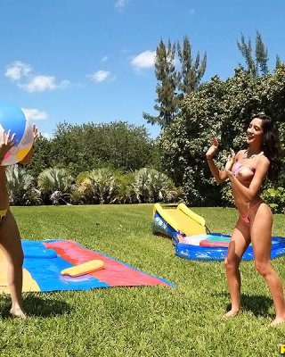 Big ass latina Schlampen mit großen Titten und Esel sind Ausziehen im Freien
 #53419060