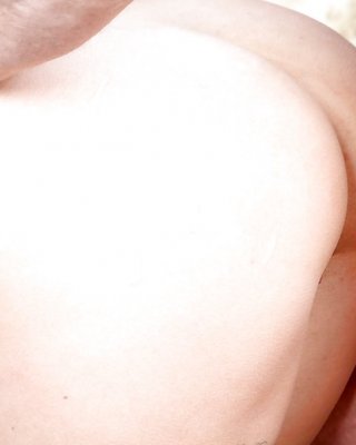 Geiles Babe im Freien neben einem Pool im unterhaltsamen Doggy Style gefickt
 #53126424