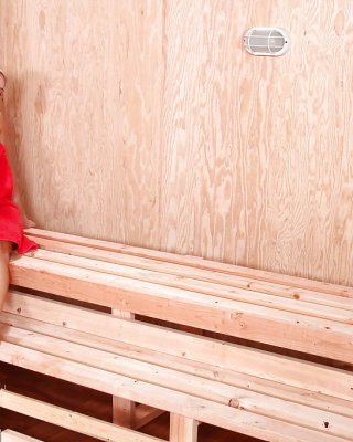 Verlockende Mädels mit heißen Körpern haben einen lesbischen Dreier in der Sauna
 #52702691