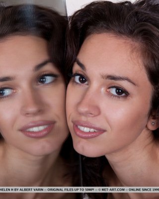 Freche Brünette Helen H posiert nackt, um heißen Arsch und enge Muschi zu zeigen
 #51649766