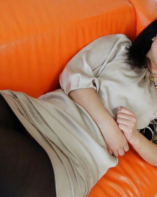 Kuschelige asiatische Milf Chisato Miura zieht sich aus und wird mit Vibrator gereizt
 #50047271