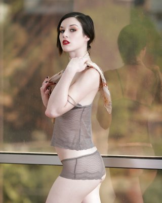 Skinny Babe Stoya posiert bekleidet und zieht sich ziemlich heiß aus
 #55655829