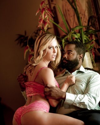 Schönes blondes Babe Cherie Deville liebt es, ihre enge Muschi zu fingern
 #53360935