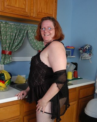 Fette rothaarige reife milf adrienne präsentiert ihren großen Arsch in Strümpfen
 #52102486