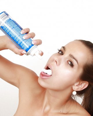 Skinny Fetisch Babe in Strümpfen macht einige unordentliche foodplay Aktion
 #53931211