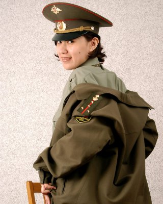 Koreanische Amateurin Elena zieht Militäruniform aus und posiert nackt
 #50043952