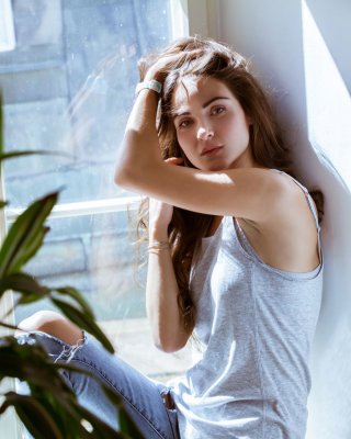 Teen babe shedding zerrissenen Jeans auf dem Weg zu verbreiten rasierte vagina
 #51479115