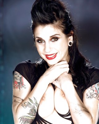 Amateur-Babe joanna angel neckt ihren Milf-Arsch in engen Shorts
 #54341909