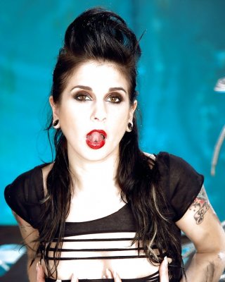 Amateur-Babe joanna angel neckt ihren Milf-Arsch in engen Shorts
 #54342105