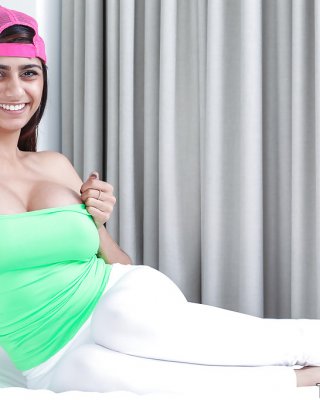Buxom babe mia khalifa spreads shaved pussy after removing yoga pants
 #52292995