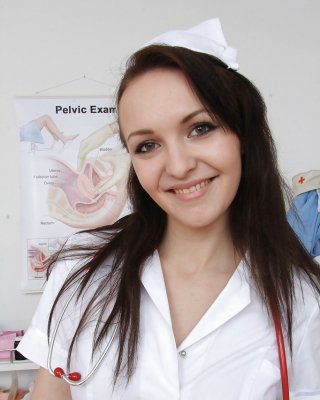 Hübsche Brünette Krankenschwester belle masturbiert Muschi mit einem Vibrator
 #51399567