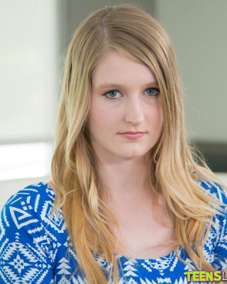 Summer Carter zieht ihr blaues Kleid aus und spielt mit ihren Brüsten
 #55662212