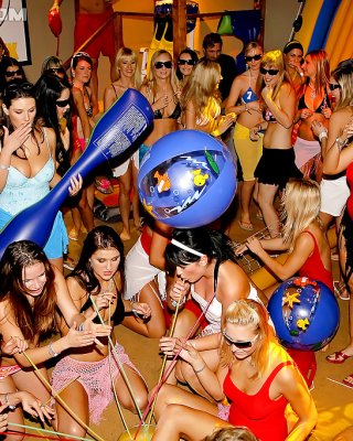 Stupendous babes in bikinis getting pounded hardcore bei die wild party
 #53308805