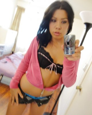 18 Jahre alte Hottie Summer Stetson nimmt oben ohne Selbstaufnahmen in Mirroe
 #51845093