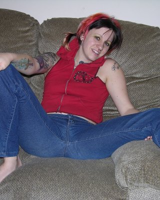 Tattooed Punkrock Amateur Teen zeigt ihr haariges rosa Arschloch
 #67504388