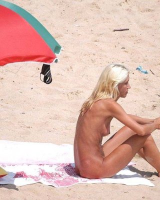 Warnung - Echte unglaubliche FKK-Fotos und -Videos
 #72270210