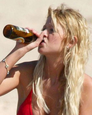 Tara Reid Exposing Her Sexy Body And Huge Tits In Bikini On Beach