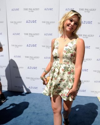 Ashley benson cleavy showing seite boob im flower print mini kleid bei azure poo
 #75253605