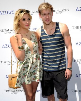 Ashley benson cleavy showing seite boob im flower print mini kleid bei azure poo
 #75253663