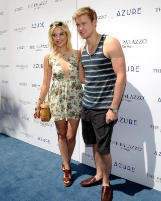 Ashley benson cleavy showing seite boob im flower print mini kleid bei azure poo
 #75253683