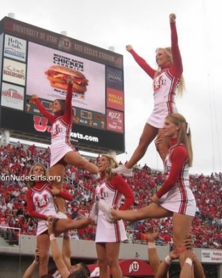 Echte College Cheerleader
 #75470801