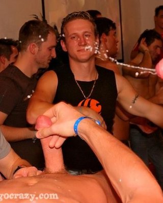 Steamy Kerl auf Kerl Spaß und viel Popcorn auf Homosexuell Mega-Orgie
 #76993249