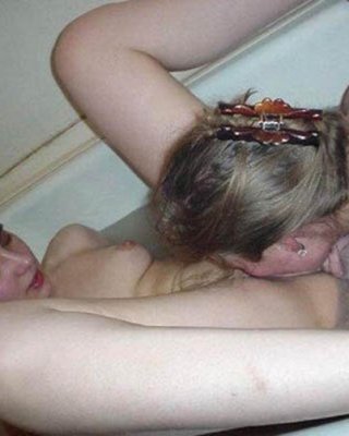 セクシーなビキニの女の子の写真は、その曲線を披露
 #77066007