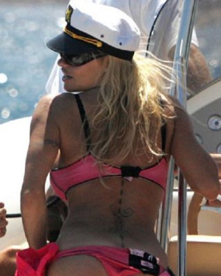 Berühmtheit pamela anderson berührt ihre nasse muschi
 #75401130