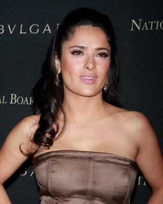 Promi salma hayek zeigt ihren sehr sexy Körper und ihre schönen Titten
 #75400245