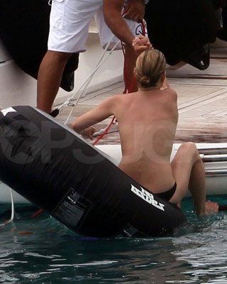 Kate Moss Enjoying With Her Boyfriend On Yacht In Topless Paparazzi Photos