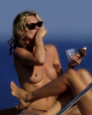 Kate Moss Enjoying With Her Boyfriend On Yacht In Topless Paparazzi Photos