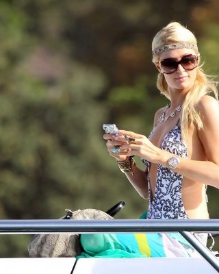 Paris Hilton Showing Her Hot Ass In Deep Cut Swimsuit At The Yacht In Sydney Har