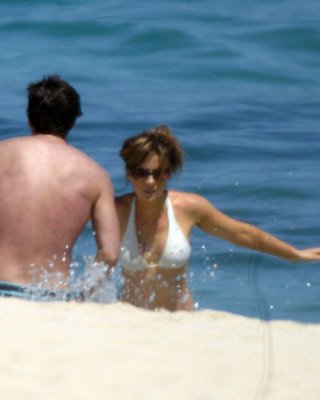 Kate Beckinsale In Bikini On Beach And Posing