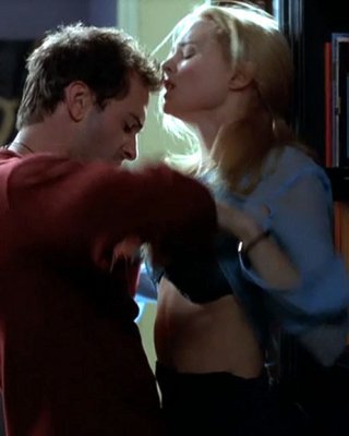 ヘザー・グラハム、ヌード映画で巨乳を披露
 #75401947