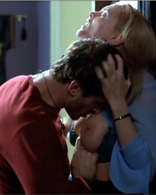 ヘザー・グラハム、ヌード映画で巨乳を披露
 #75401952