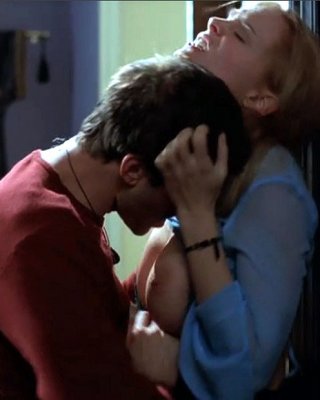 ヘザー・グラハム、ヌード映画で巨乳を披露
 #75401955