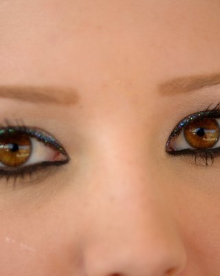 Süßes Teenie-Mädchen führt sexy Höschen in die Muschi ein und fingert
 #74922185