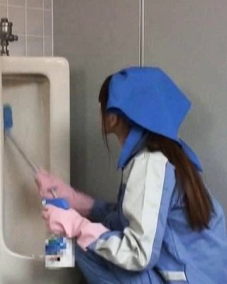 ジャップの女の子が公衆の面前で犯される
 #69736957