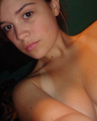 Junges Teenager-Paar nackt im Bett ficken und masturbieren sich gegenseitig
 #75836627