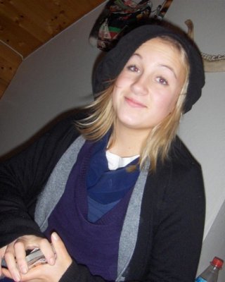 Amateur-Bilder von bösen Freundinnen, die ihre hübschen Ärsche entblößen
 #68232666