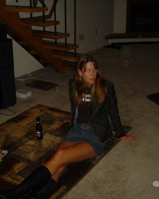 Skinny amateur teen gf genießt cumshots auf Körper und im Mund
 #75831812