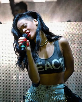 Rihanna In Belly Top  Denim Shorts Performing At Coachella Festival