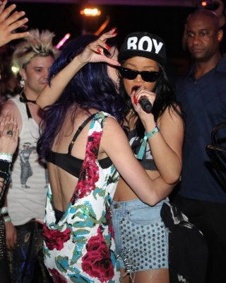 Rihanna In Belly Top  Denim Shorts Performing At Coachella Festival