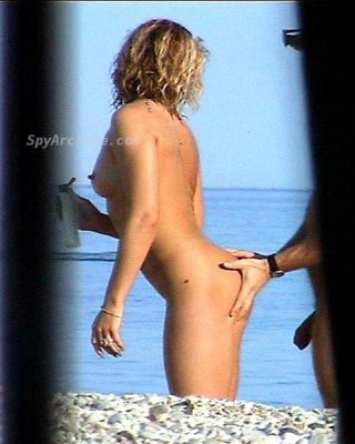 Spionage-Bilder am Strand
 #70977251
