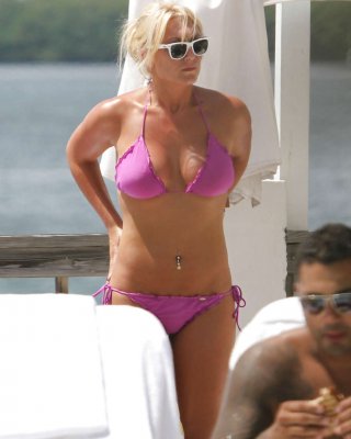 Brooke Hogan Showing Her Sexy Ass And Body In Pink Bikini And Upskirt Paparazzi 