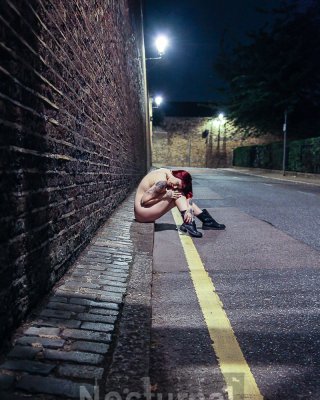 シェイ・ヘンドリックス、夜の街でヌードを披露
 #78594889
